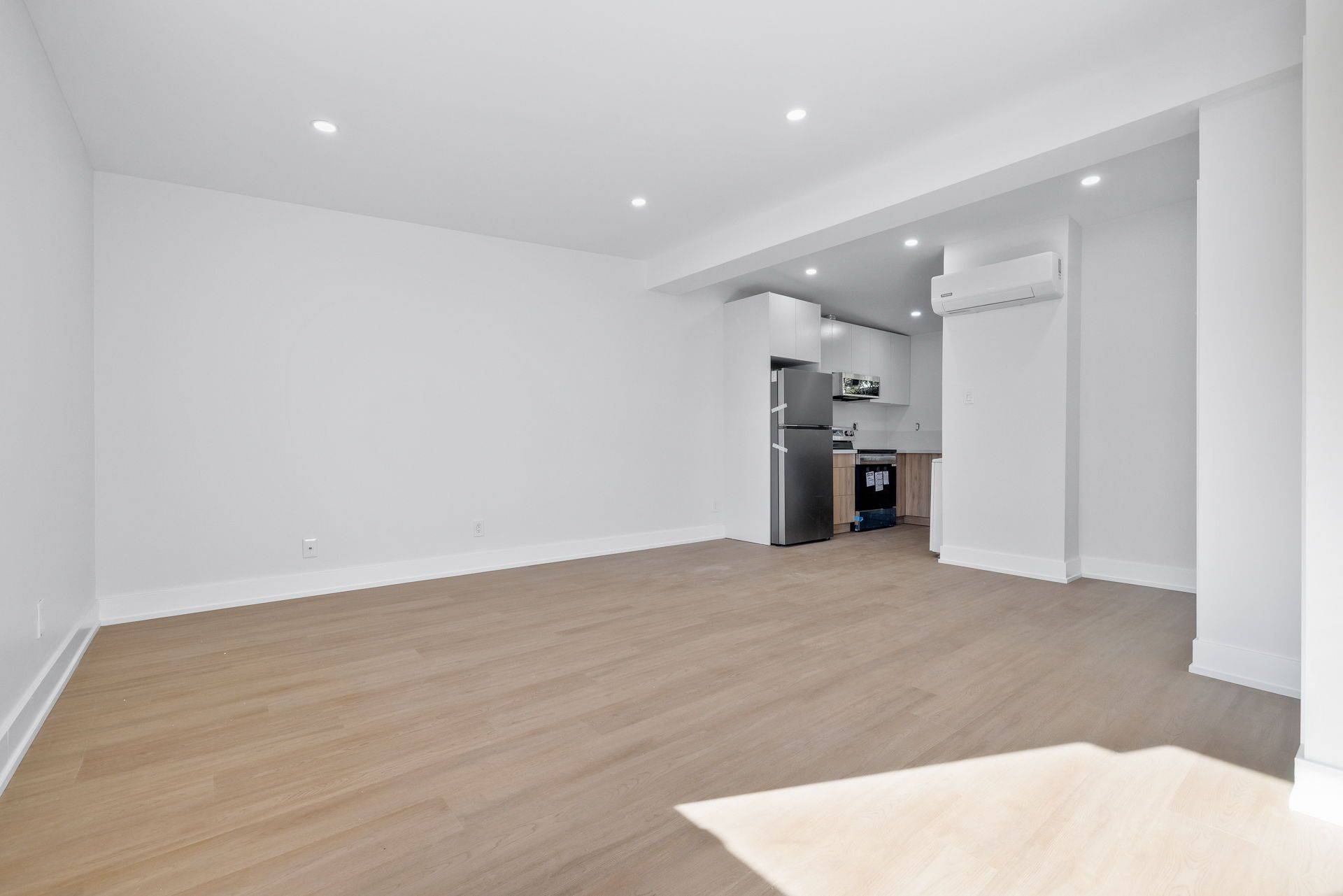 Westboro - Hampton Park, ON K1Z 5X4,598 Kirkwood AVE #2