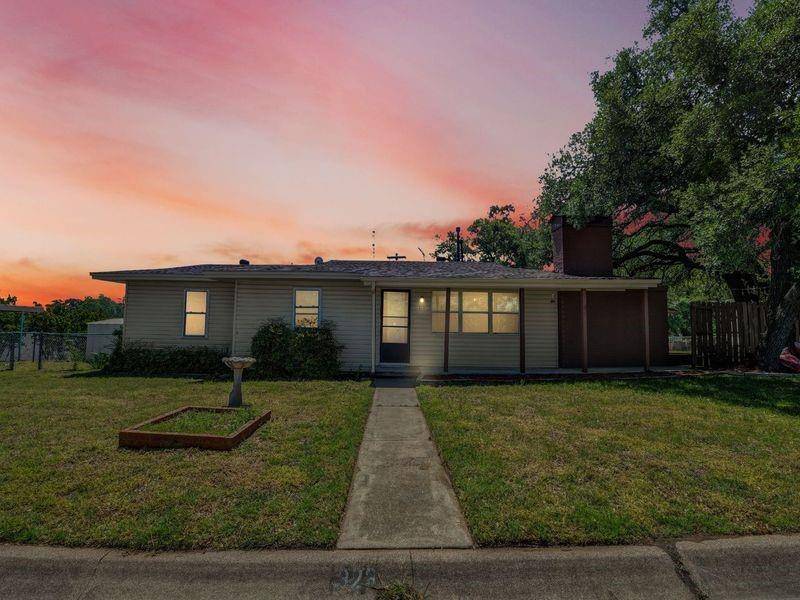 Weatherford, TX 76086,323 W Rentz Street