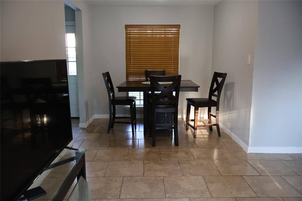 Grand Prairie, TX 75051,941 SW 4th Street