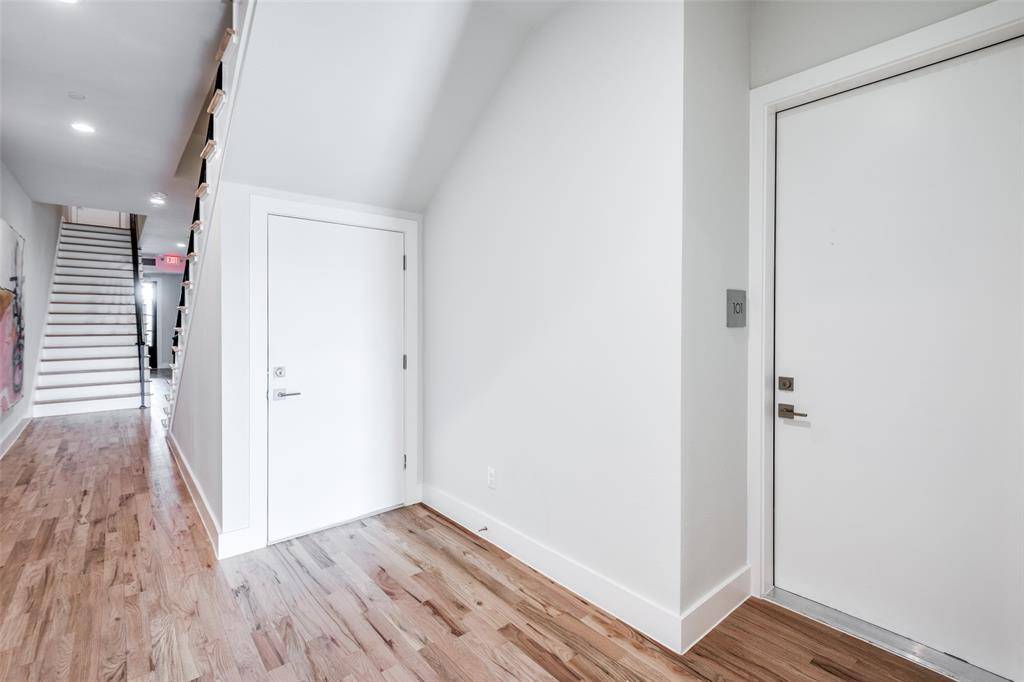 Dallas, TX 75214,6283 La Vista Drive #303