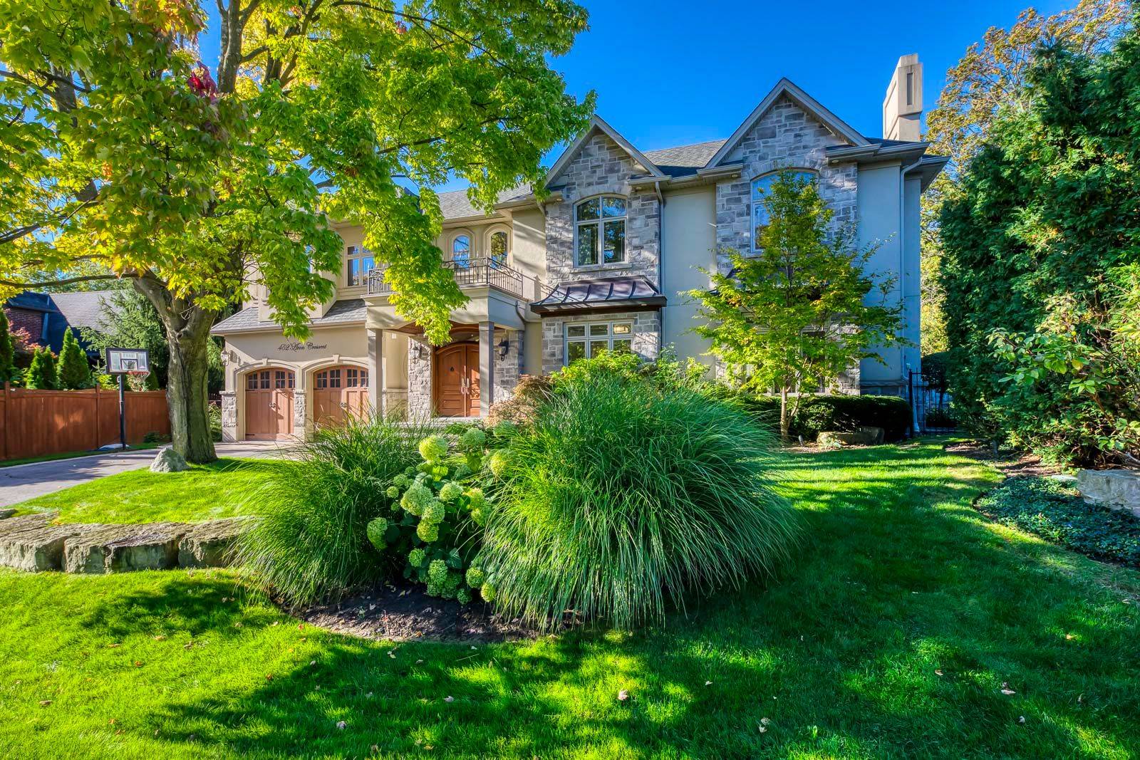 Oakville, ON L6J 2T3,452 Avon CRES