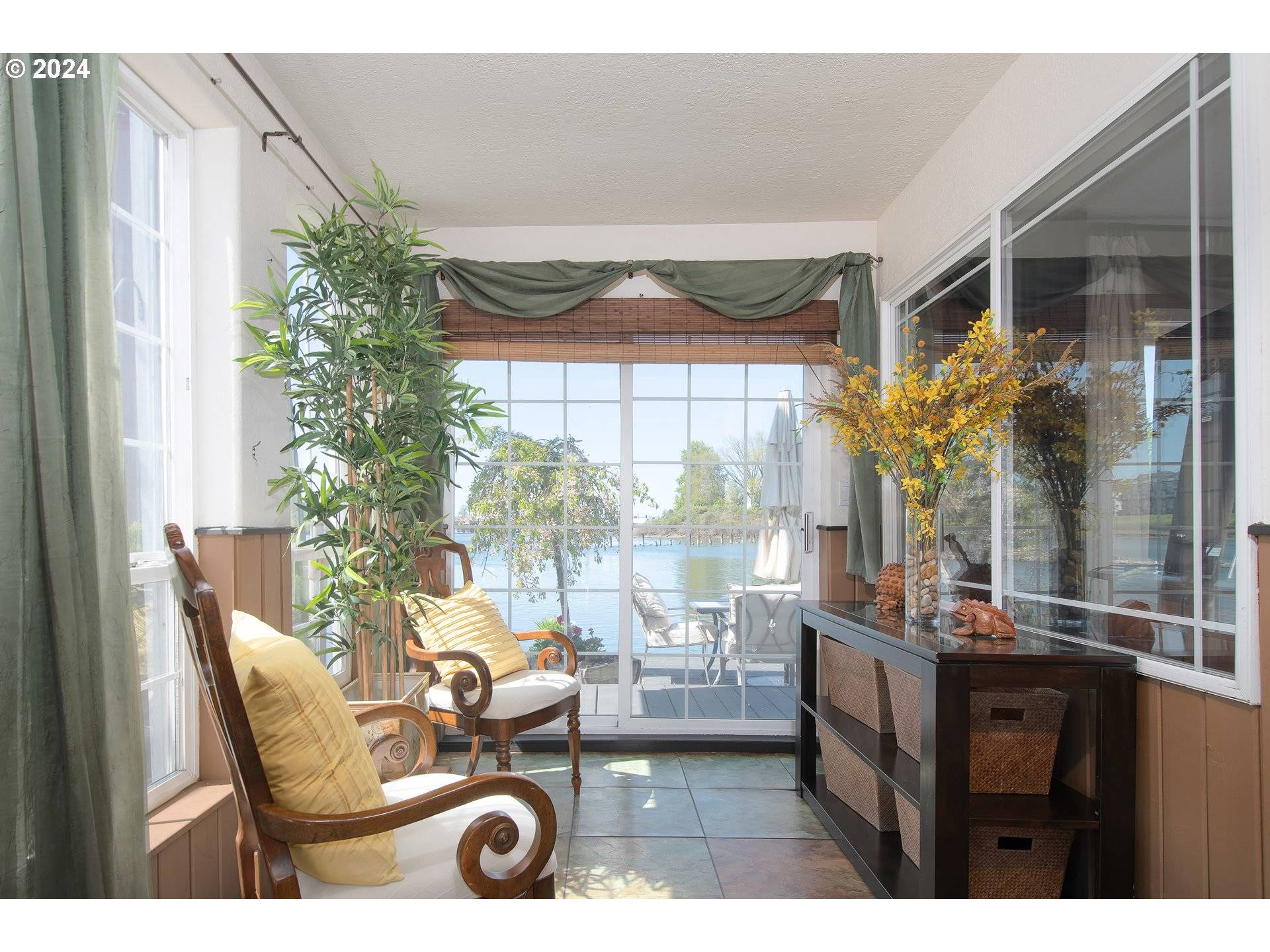 Portland, OR 97217,584 N Tomahawk Island DR