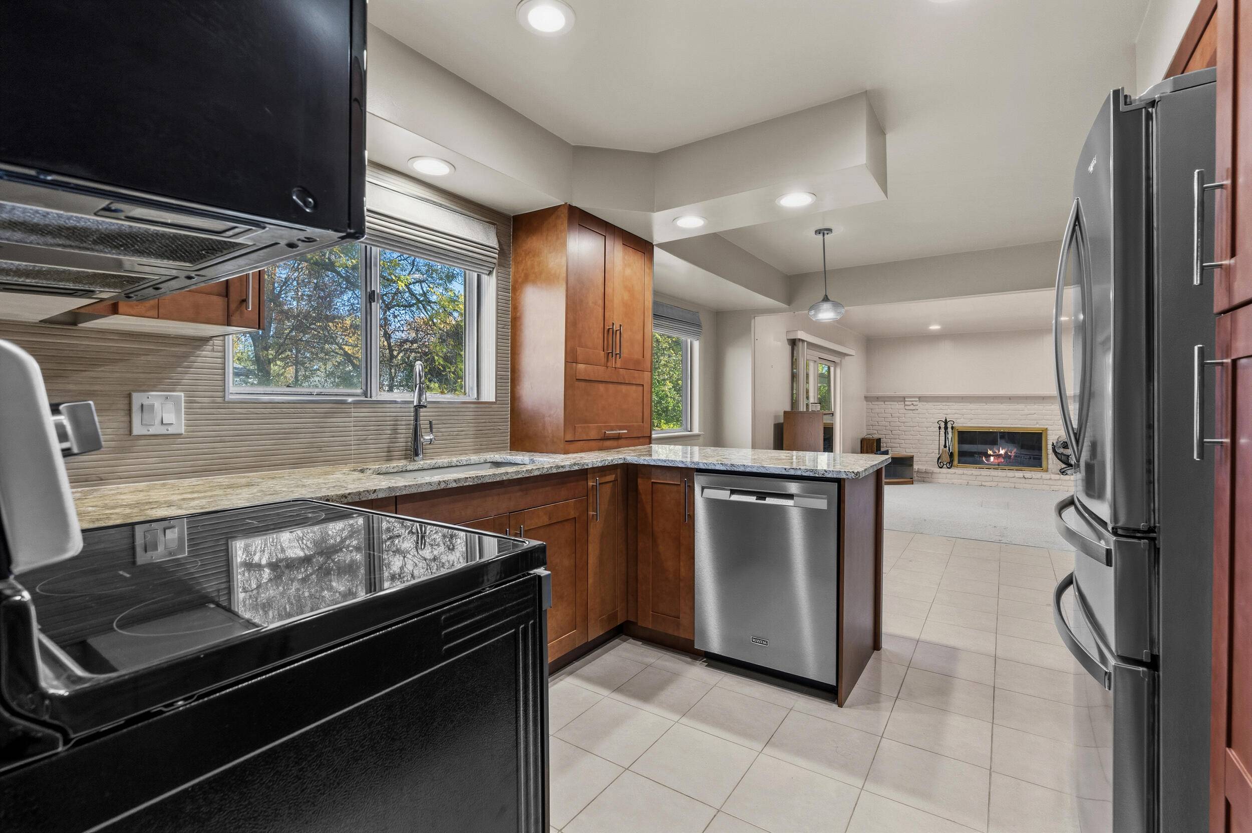 West Bloomfield, MI 48322,6843 Leslee Crest DR