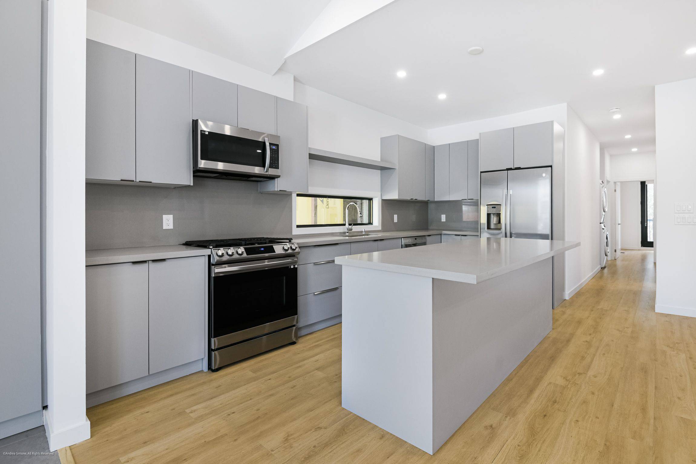 Toronto E02, ON M4E 3N2,506 Scarborough RD #MAIN FLOOR