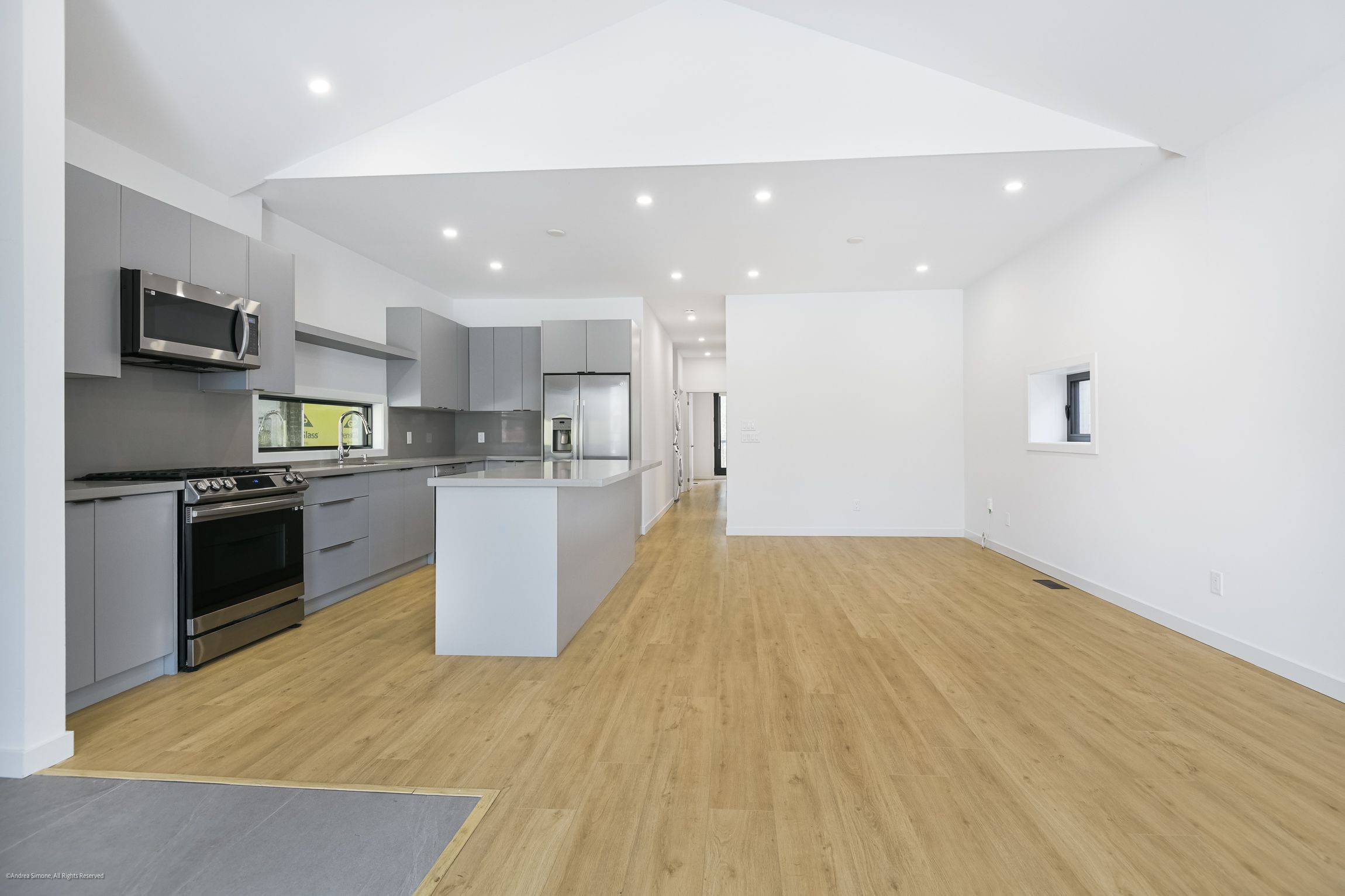 Toronto E02, ON M4E 3N2,506 Scarborough RD #MAIN FLOOR