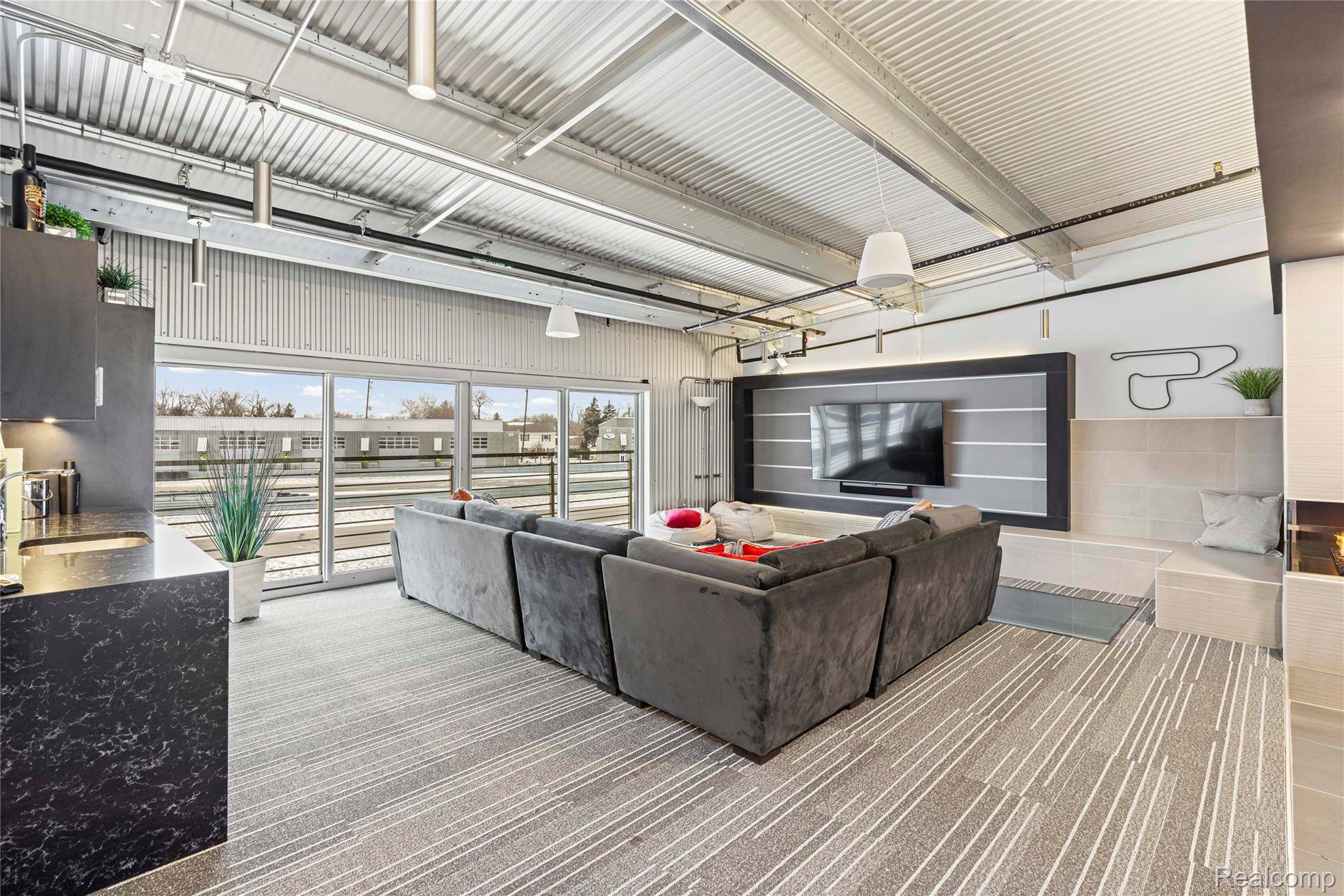 Pontiac, MI 48341,163 Speed Way