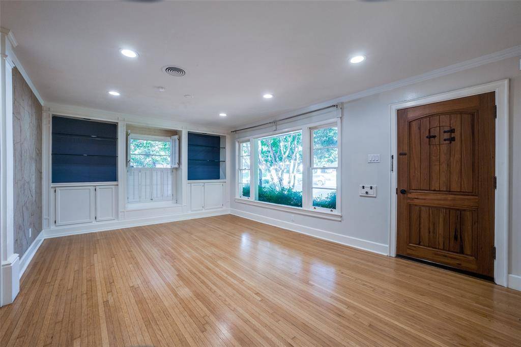 Dallas, TX 75224,2129 Elmwood Boulevard