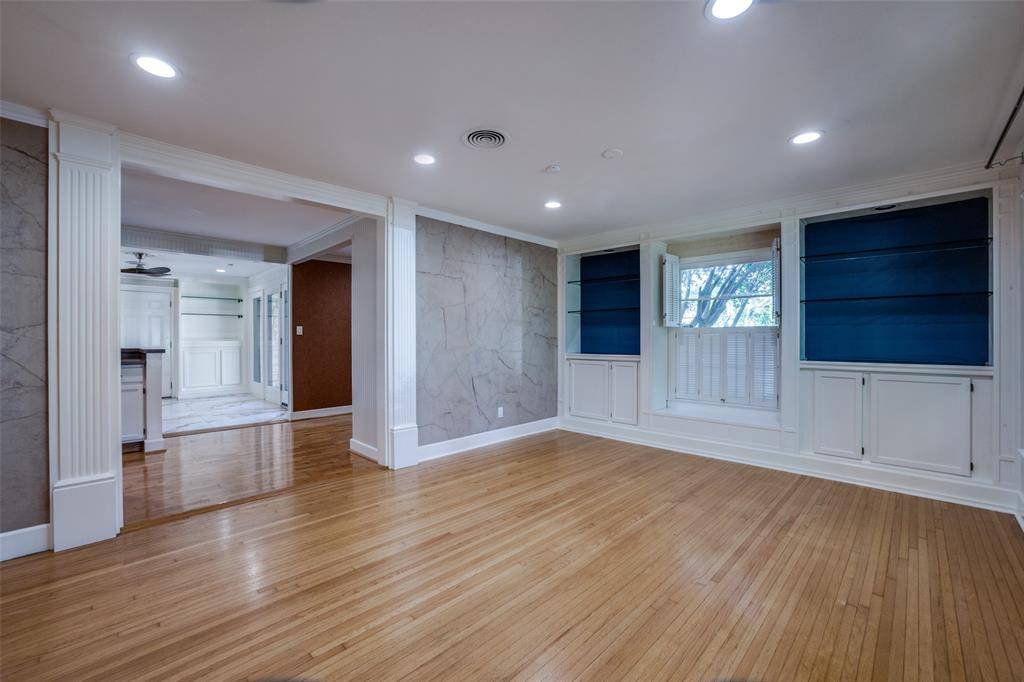 Dallas, TX 75224,2129 Elmwood Boulevard