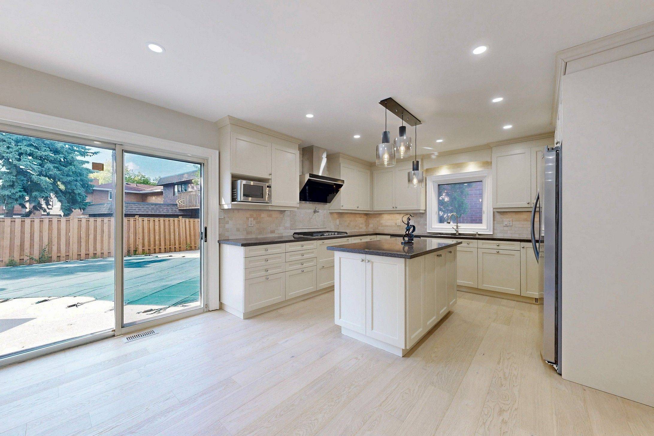 Toronto C12, ON M2L 2P9,8 Elliotwood CT