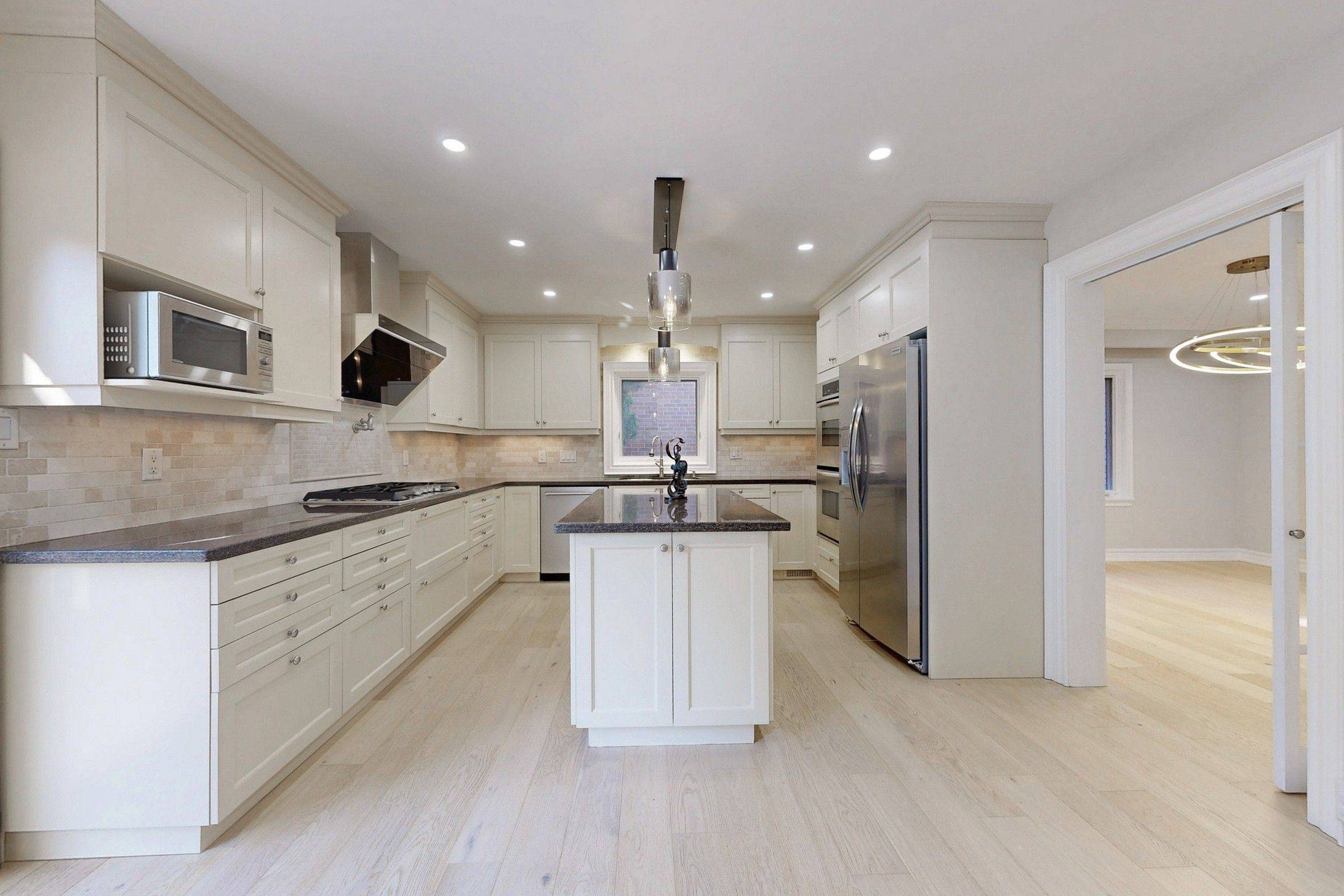 Toronto C12, ON M2L 2P9,8 Elliotwood CT