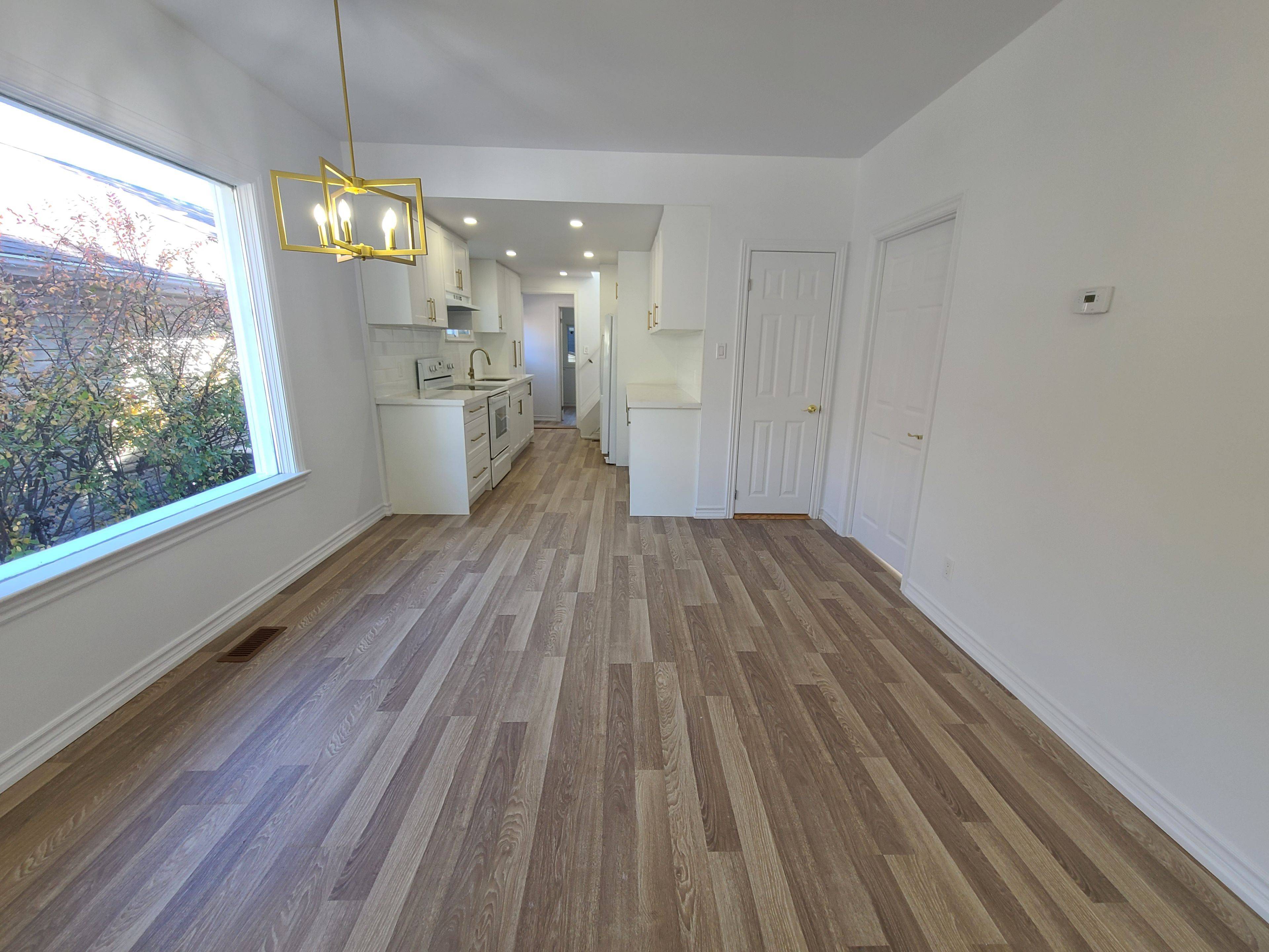 Oshawa, ON L1J 1R3,157 College AVE