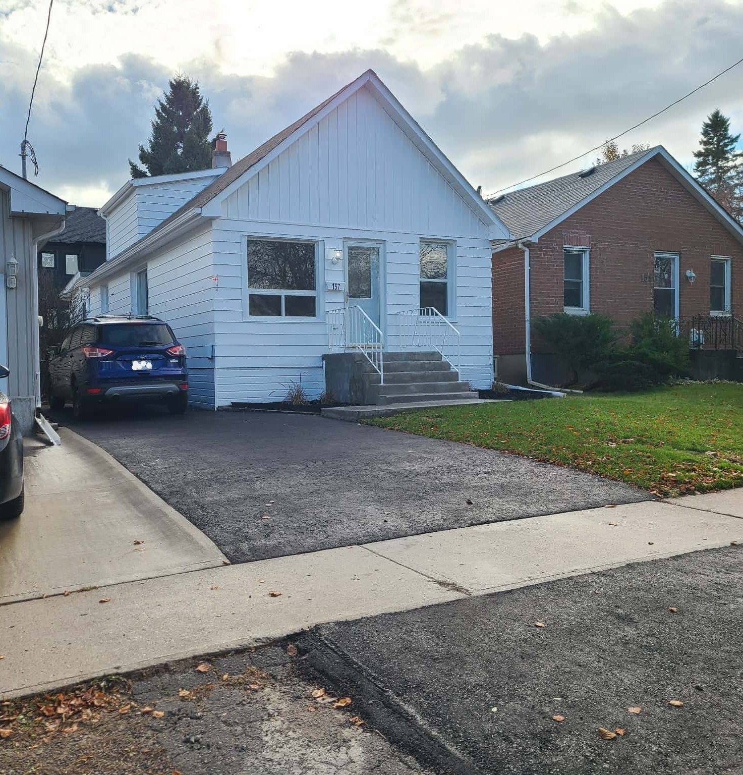 Oshawa, ON L1J 1R3,157 College AVE