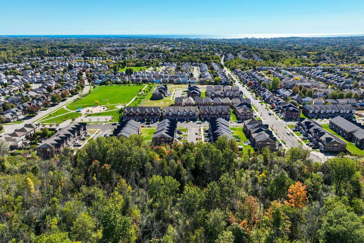 Oshawa, ON L1K 1A6,1193 Kettering DR