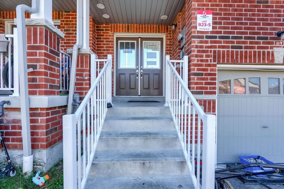 Oshawa, ON L1K 1A6,1193 Kettering DR