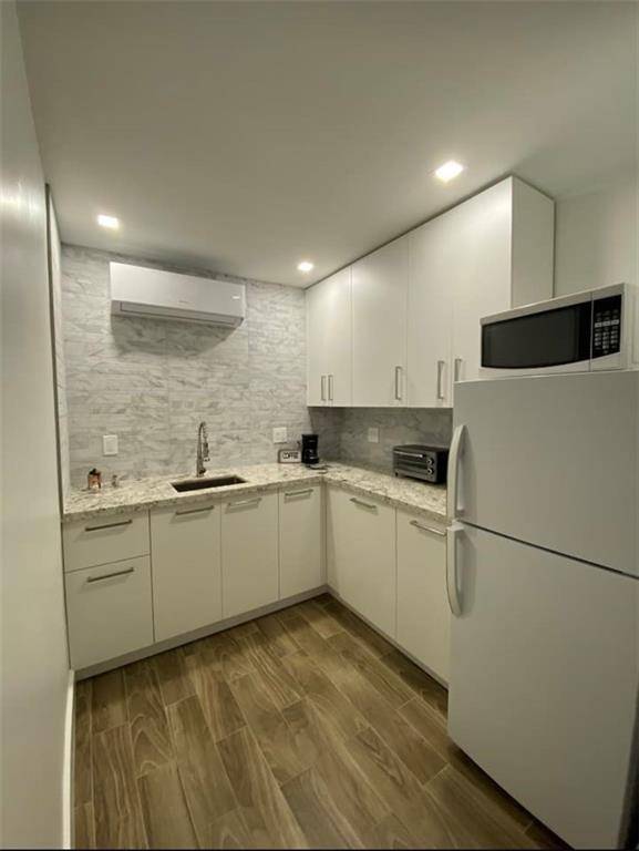 Oakland Park, FL 33334,902 NE 38th St #2B