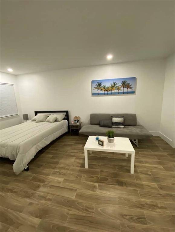 Oakland Park, FL 33334,902 NE 38th St #2B