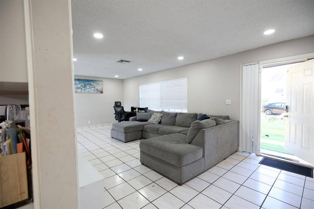 North Lauderdale, FL 33068,6597 Salem ST