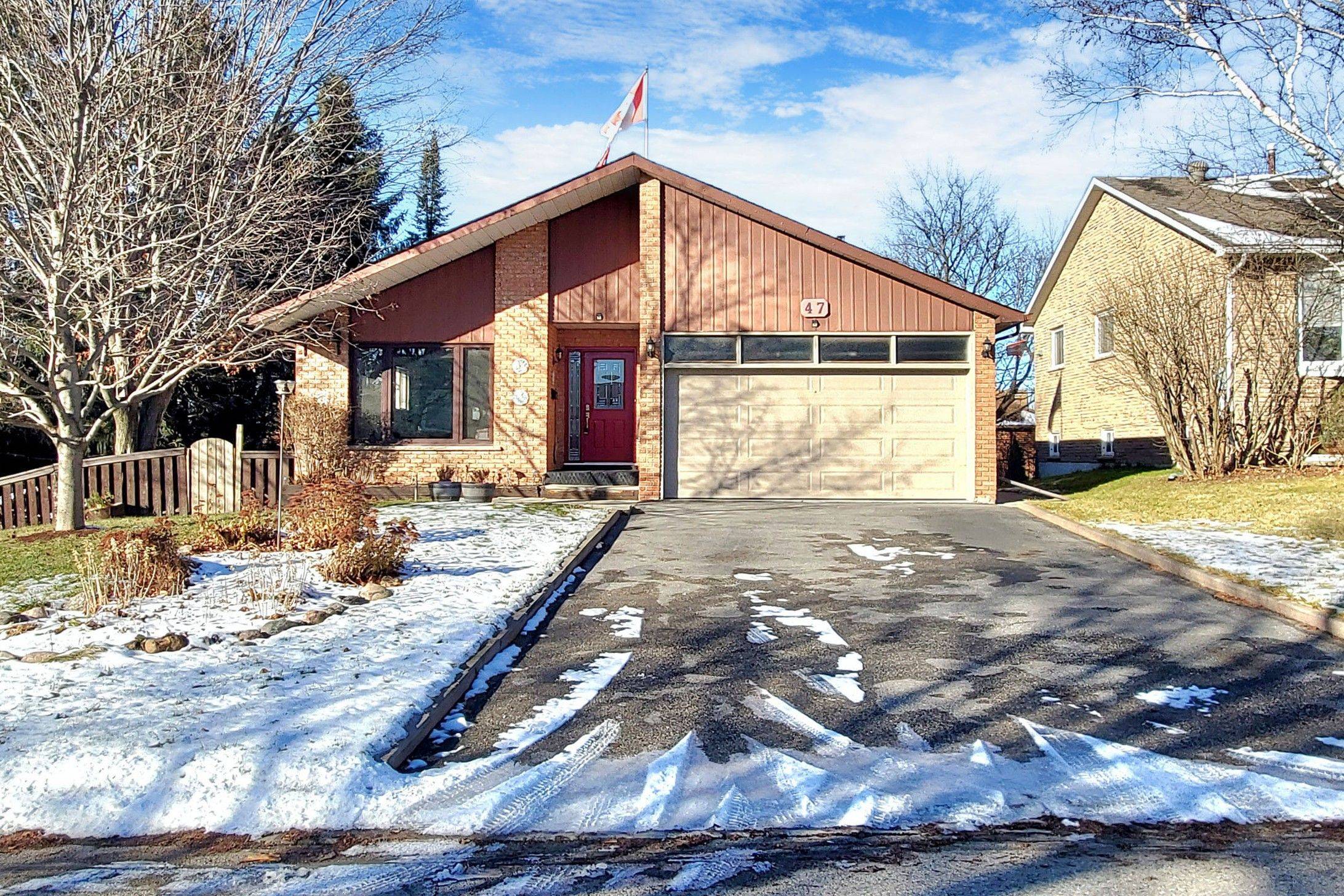 Newmarket, ON L3Y 6H1,47 Lowe BLVD