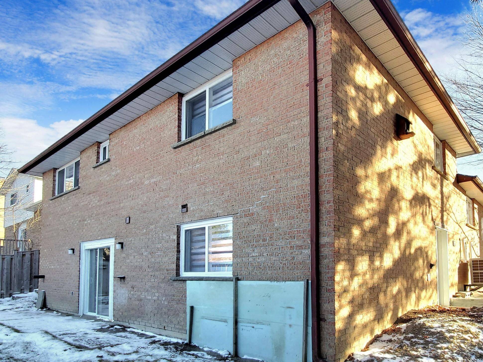 Newmarket, ON L3Y 6H1,47 Lowe BLVD