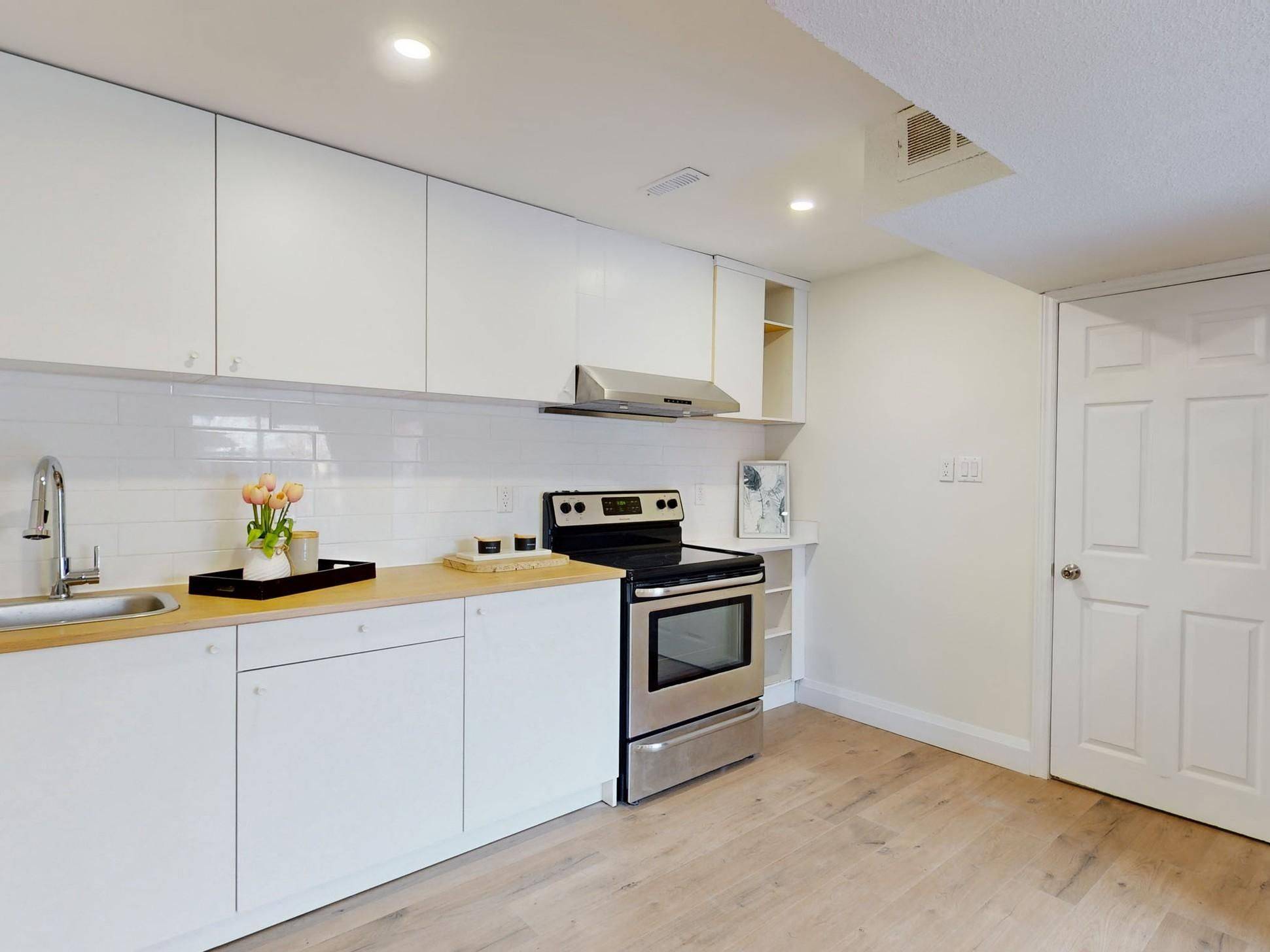 Newmarket, ON L3Y 6H1,47 Lowe BLVD