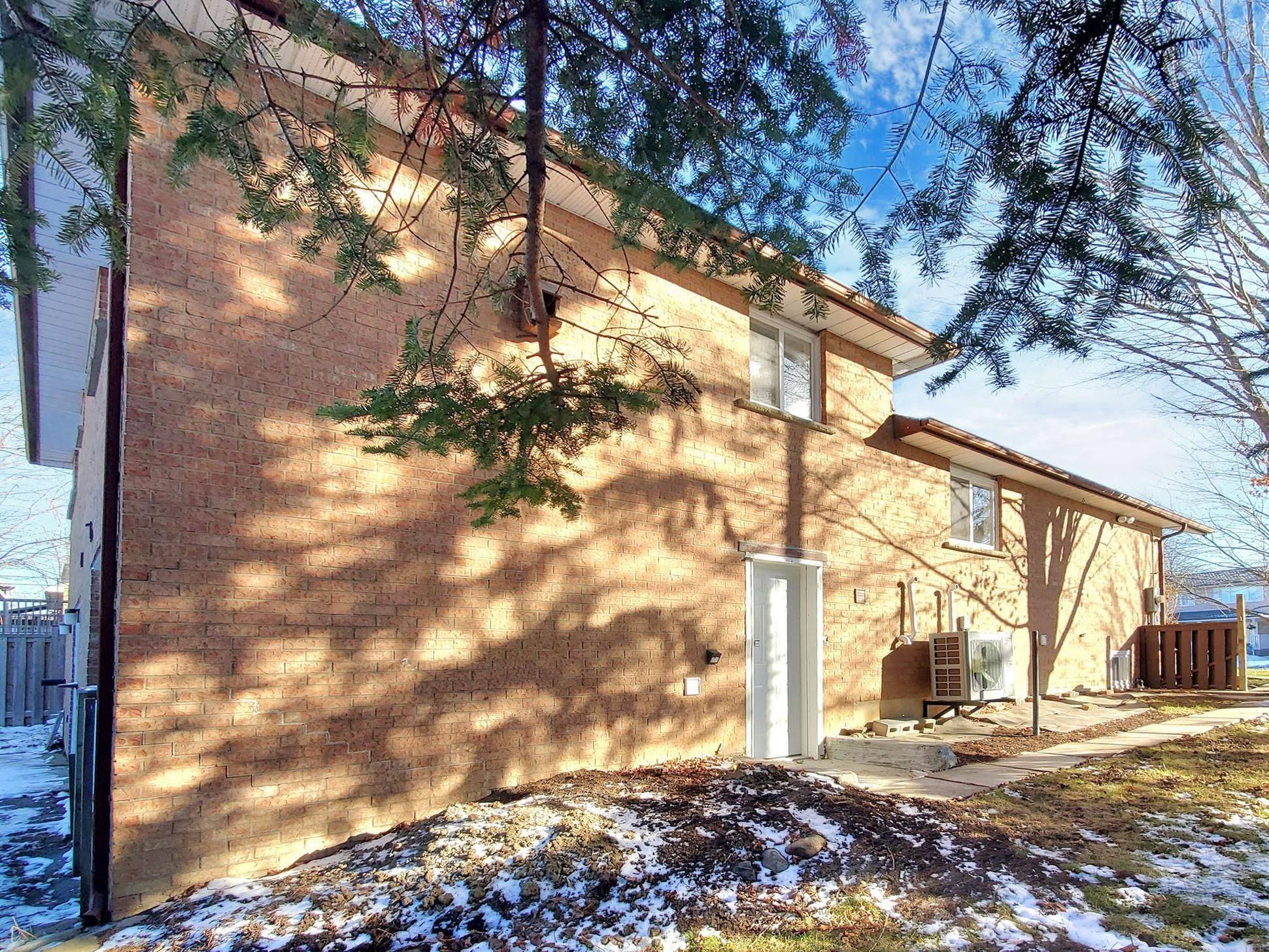 Newmarket, ON L3Y 6H1,47 Lowe BLVD