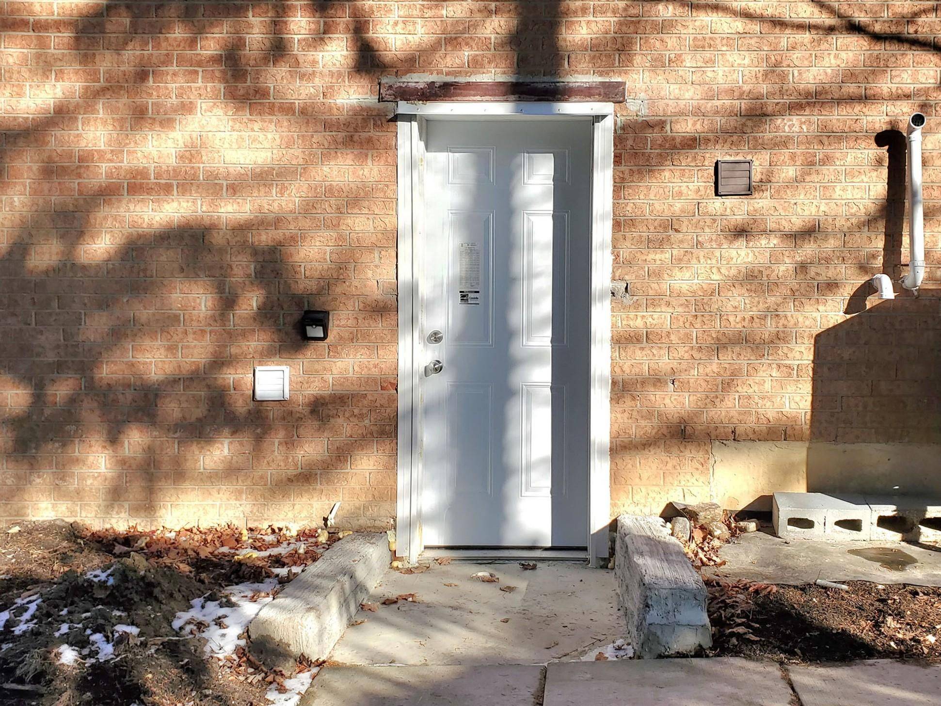 Newmarket, ON L3Y 6H1,47 Lowe BLVD