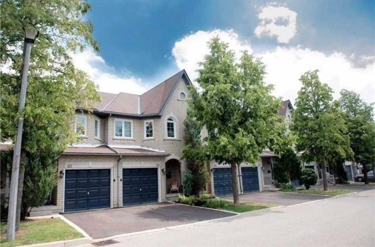 Mississauga, ON L4Z 3W8,455 Apache CT #102