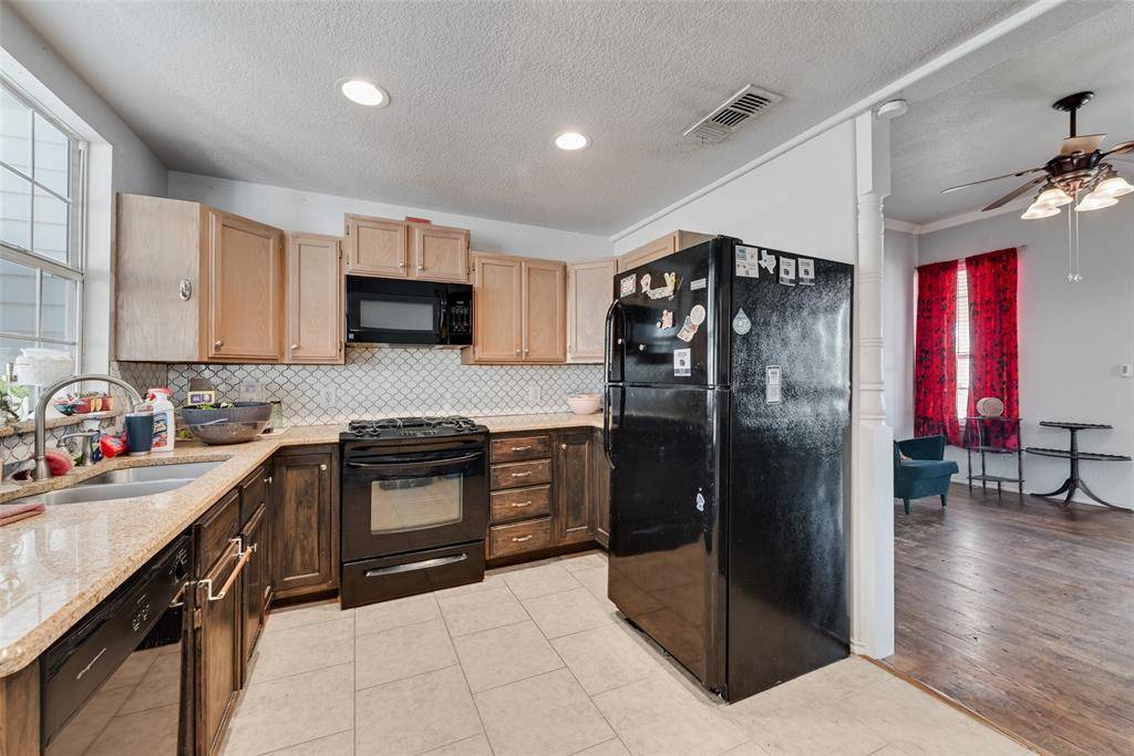 Weatherford, TX 76086,318 S Walnut Street