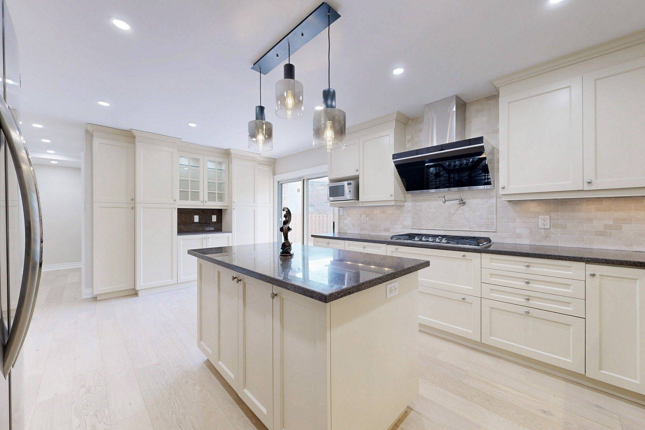 Toronto C12, ON M2L 2P9,8 Elliotwood CT