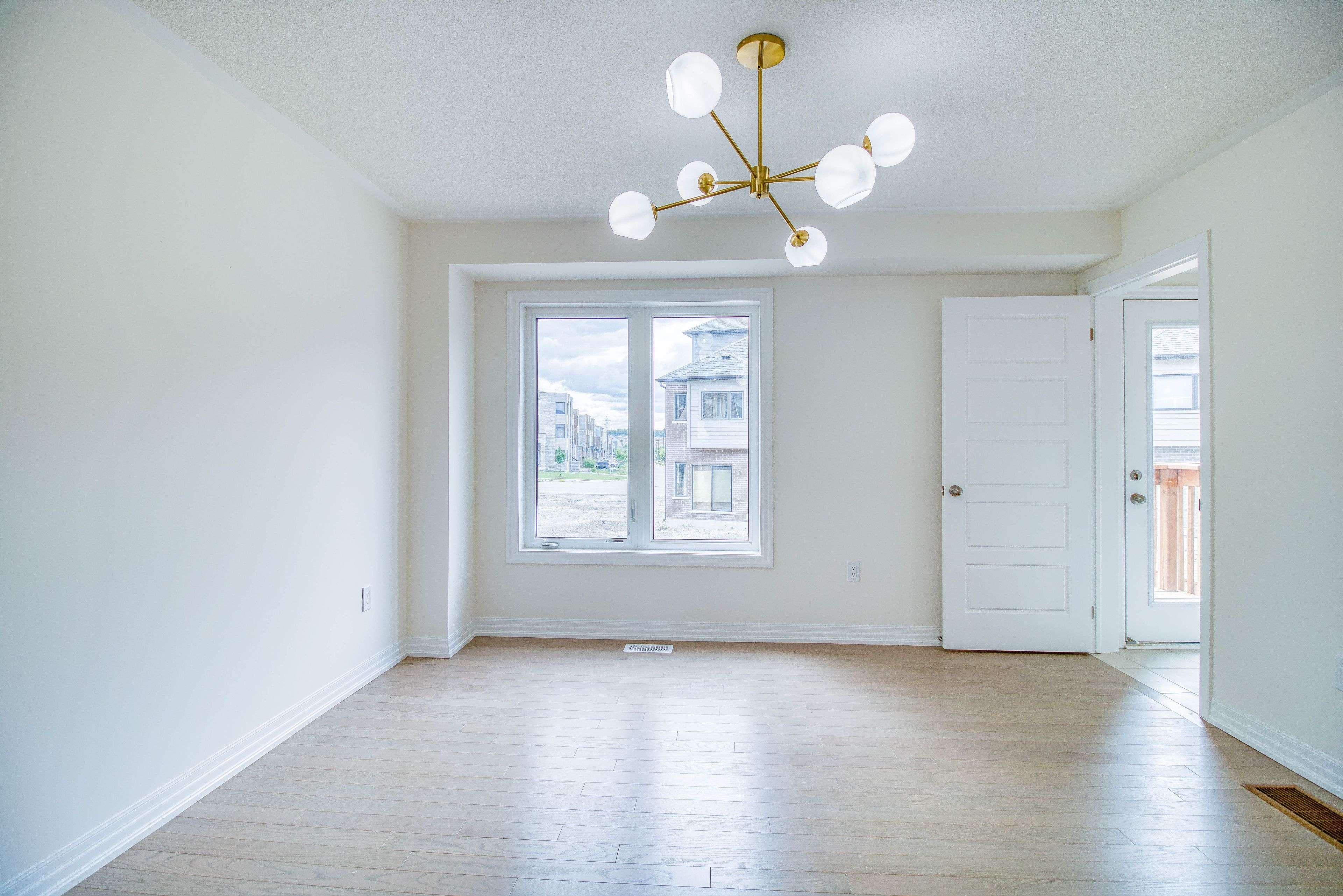 Newmarket, ON L3X 0L7,124 Solstice CIR