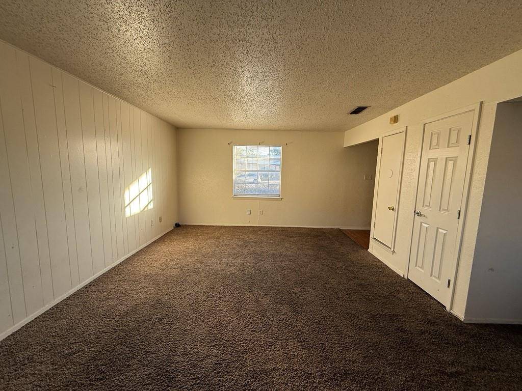 Arlington, TX 76015,1021 Pleasant Valley Lane