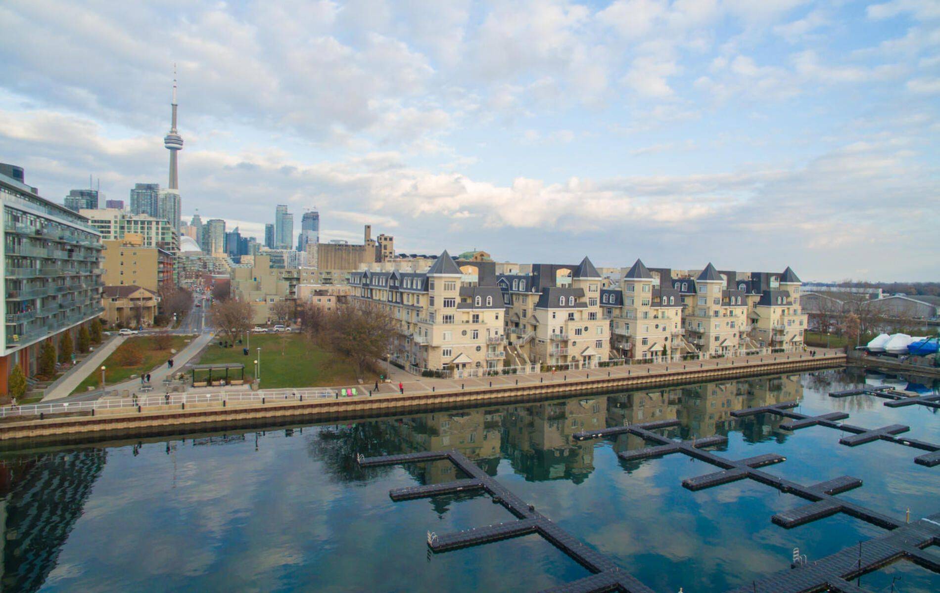 Toronto C01, ON M5V 3P4,38 Stadium RD #688