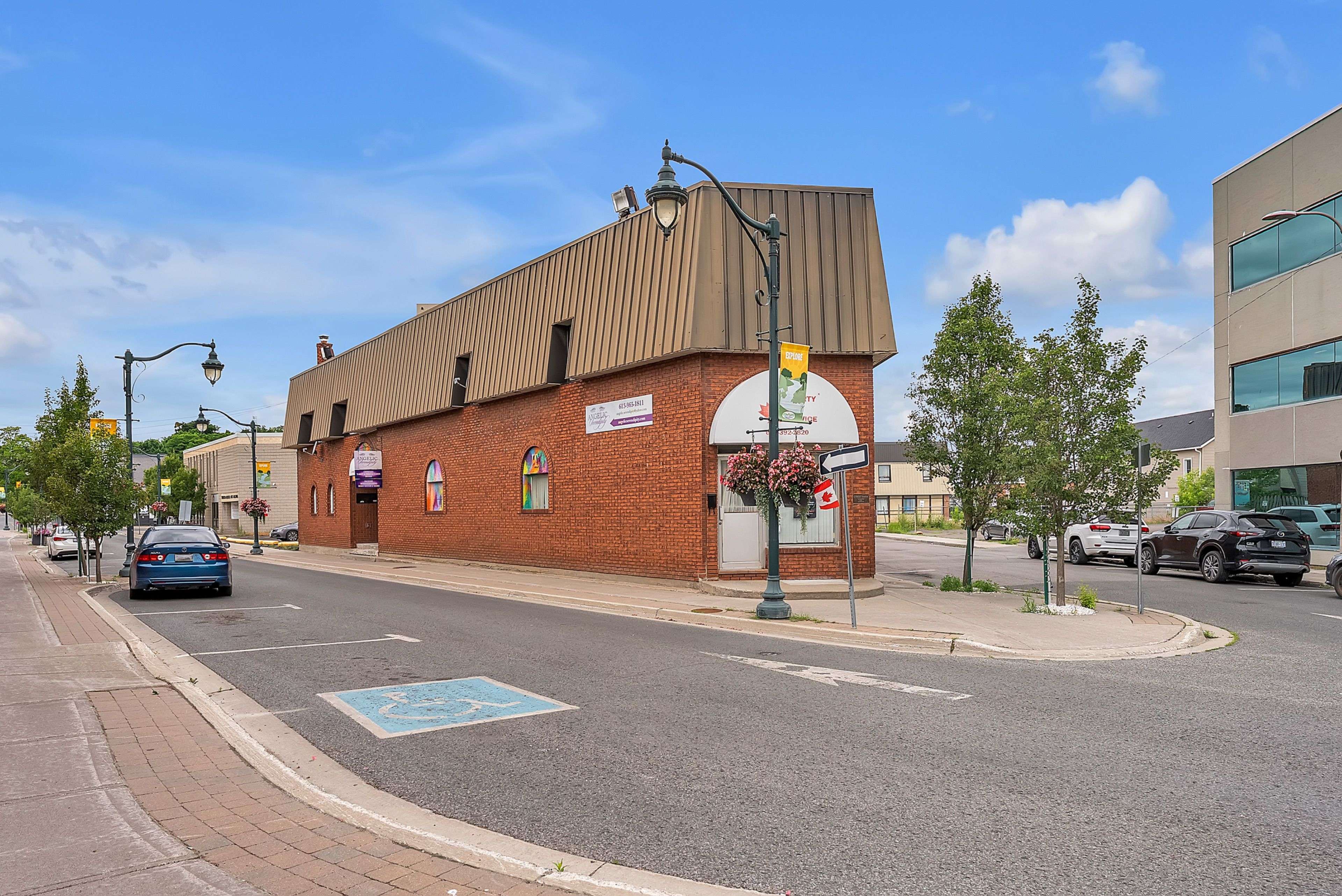 Quinte West, ON K8V 3V7,2 King ST