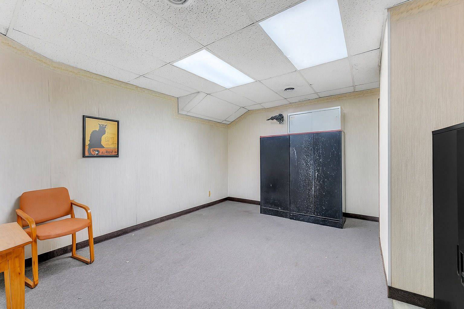 Quinte West, ON K8V 3V7,2 King ST