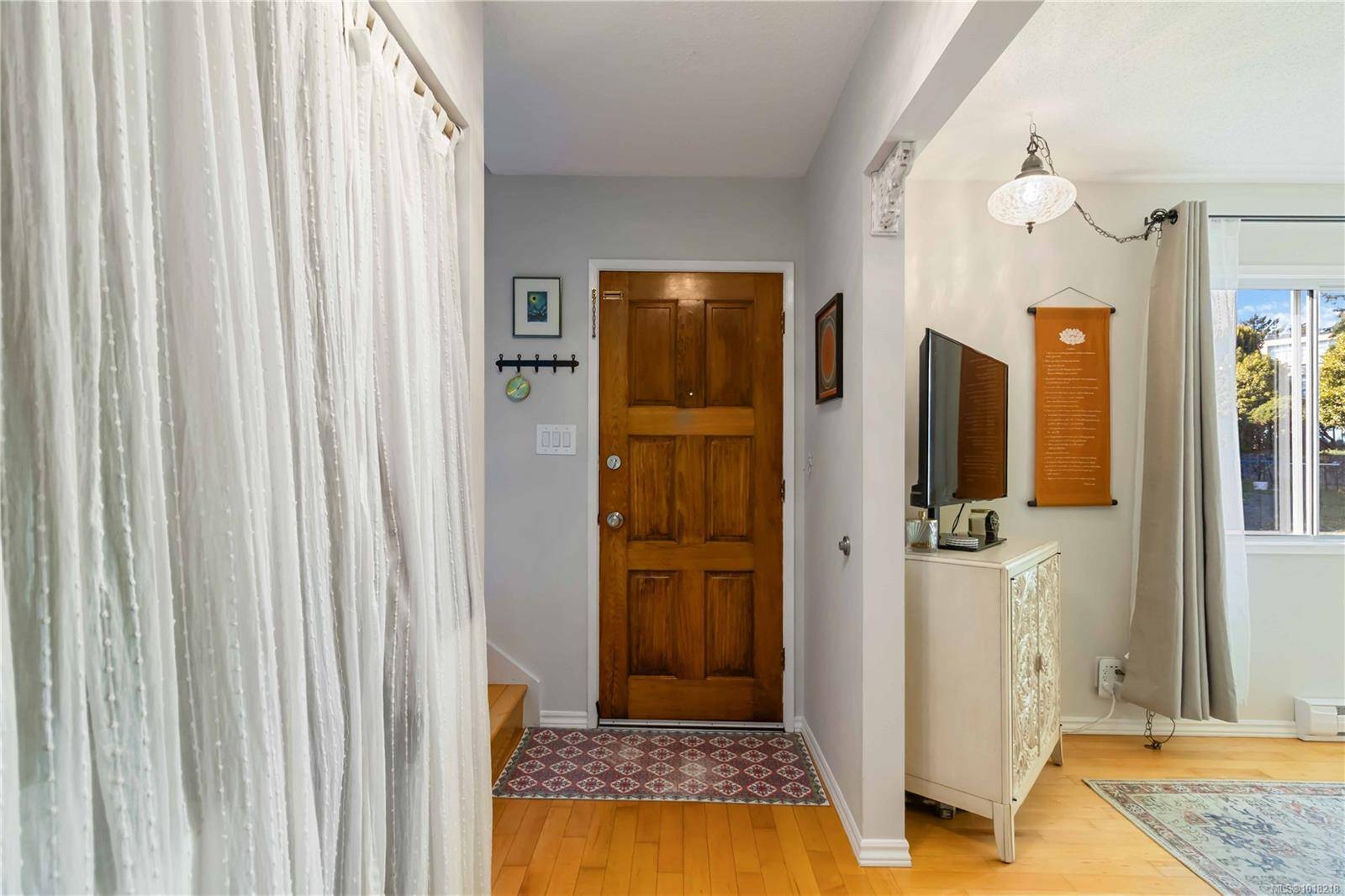 Victoria, BC V8W 3R8,942 Market St