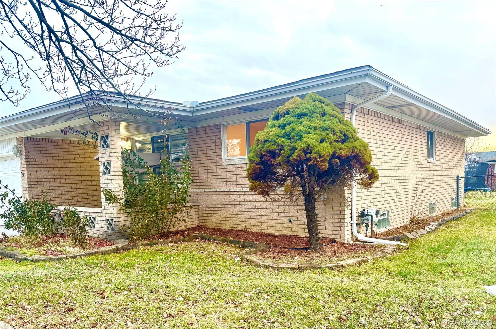 Sterling Heights, MI 48310,2868 Groves DR