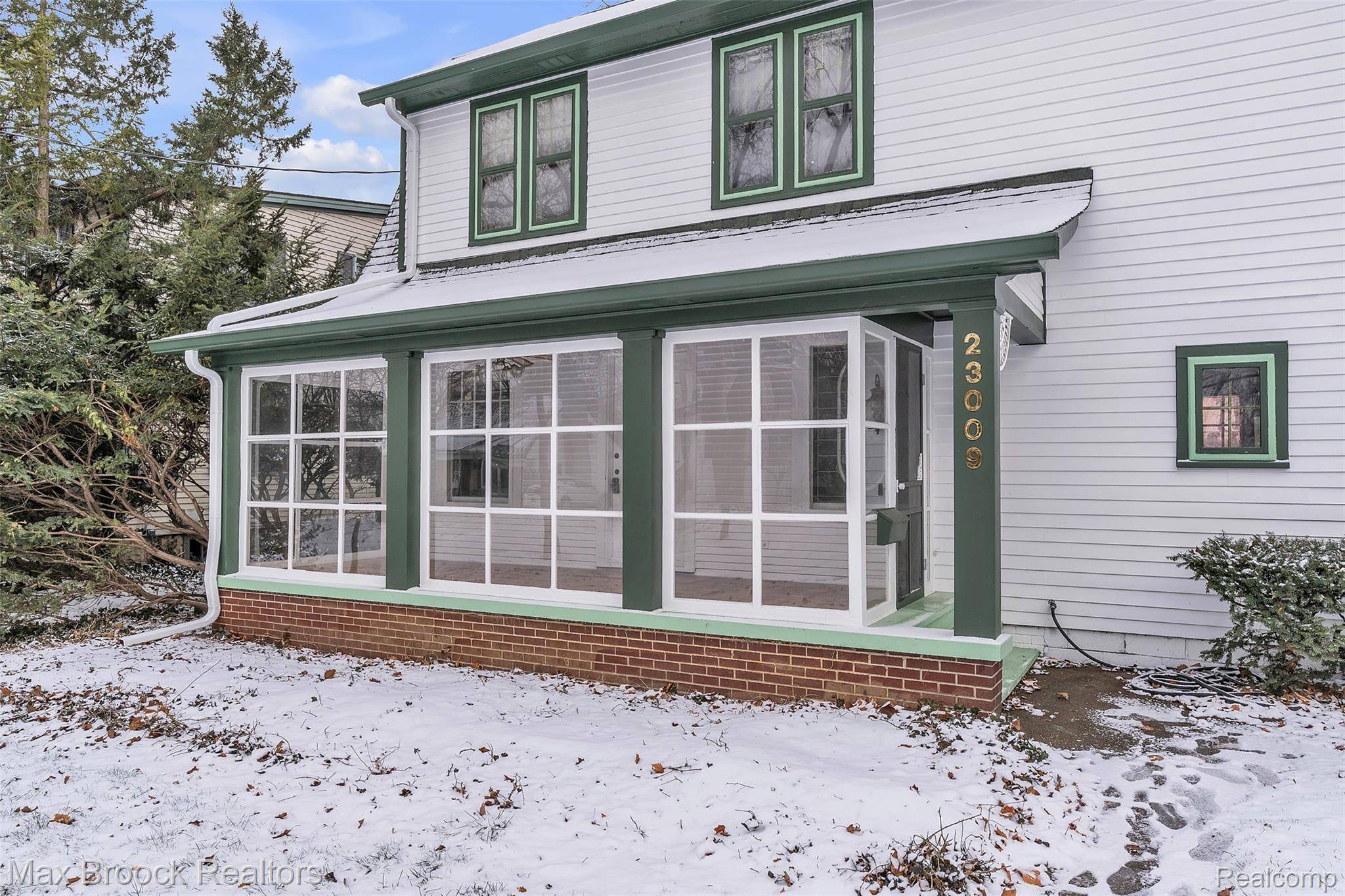 Farmington, MI 48336,23009 Maple AVE