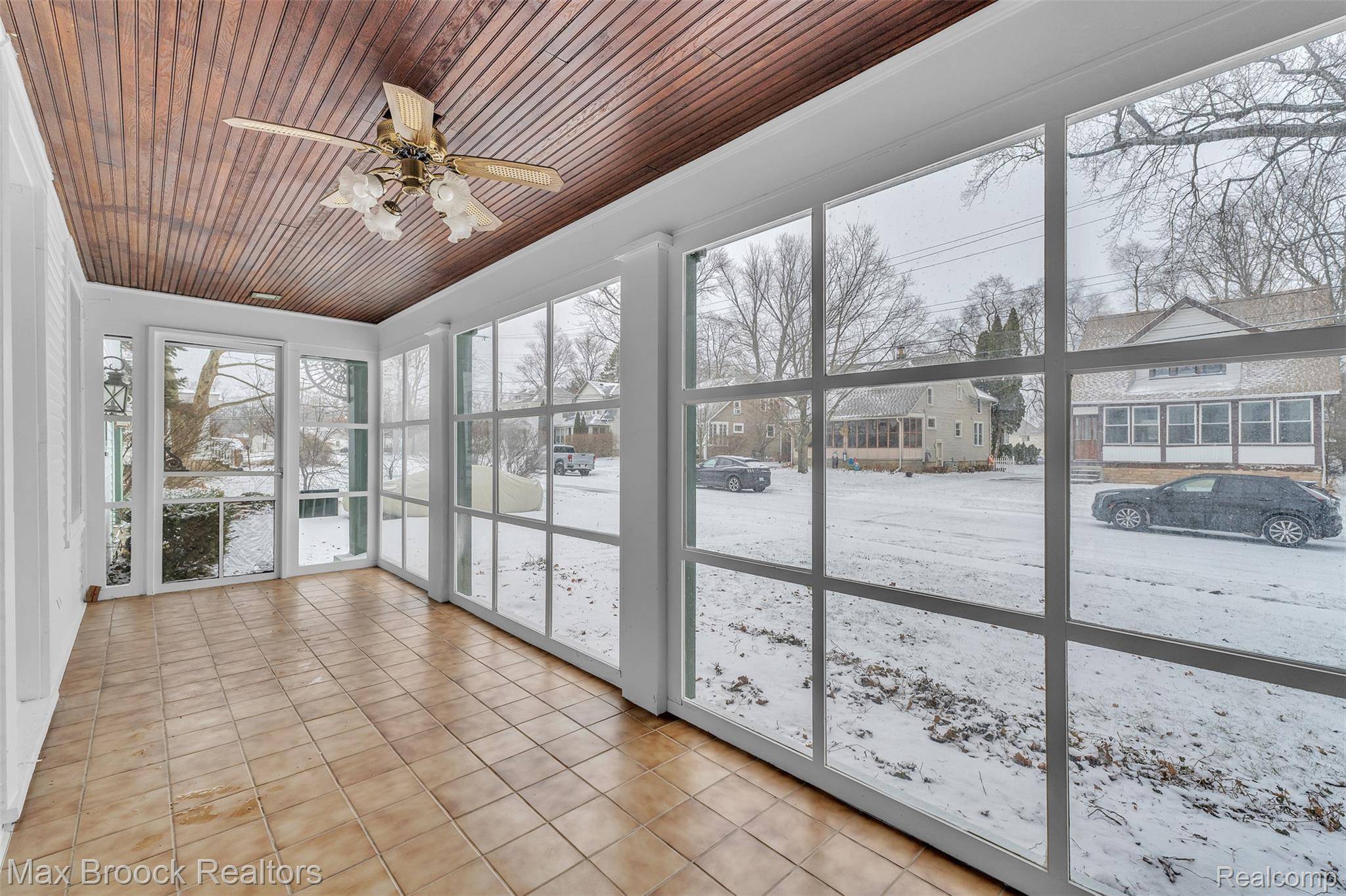 Farmington, MI 48336,23009 Maple AVE