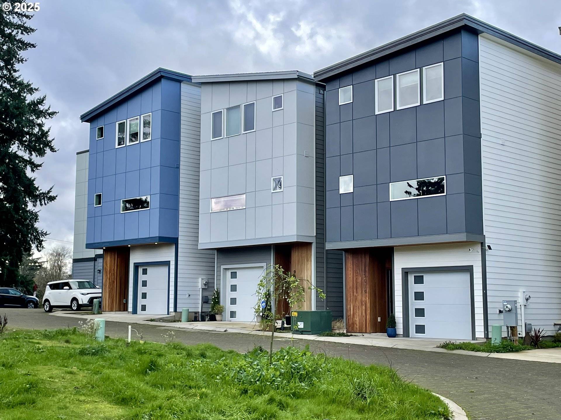 Portland, OR 97220,9023 NE HOYT ST