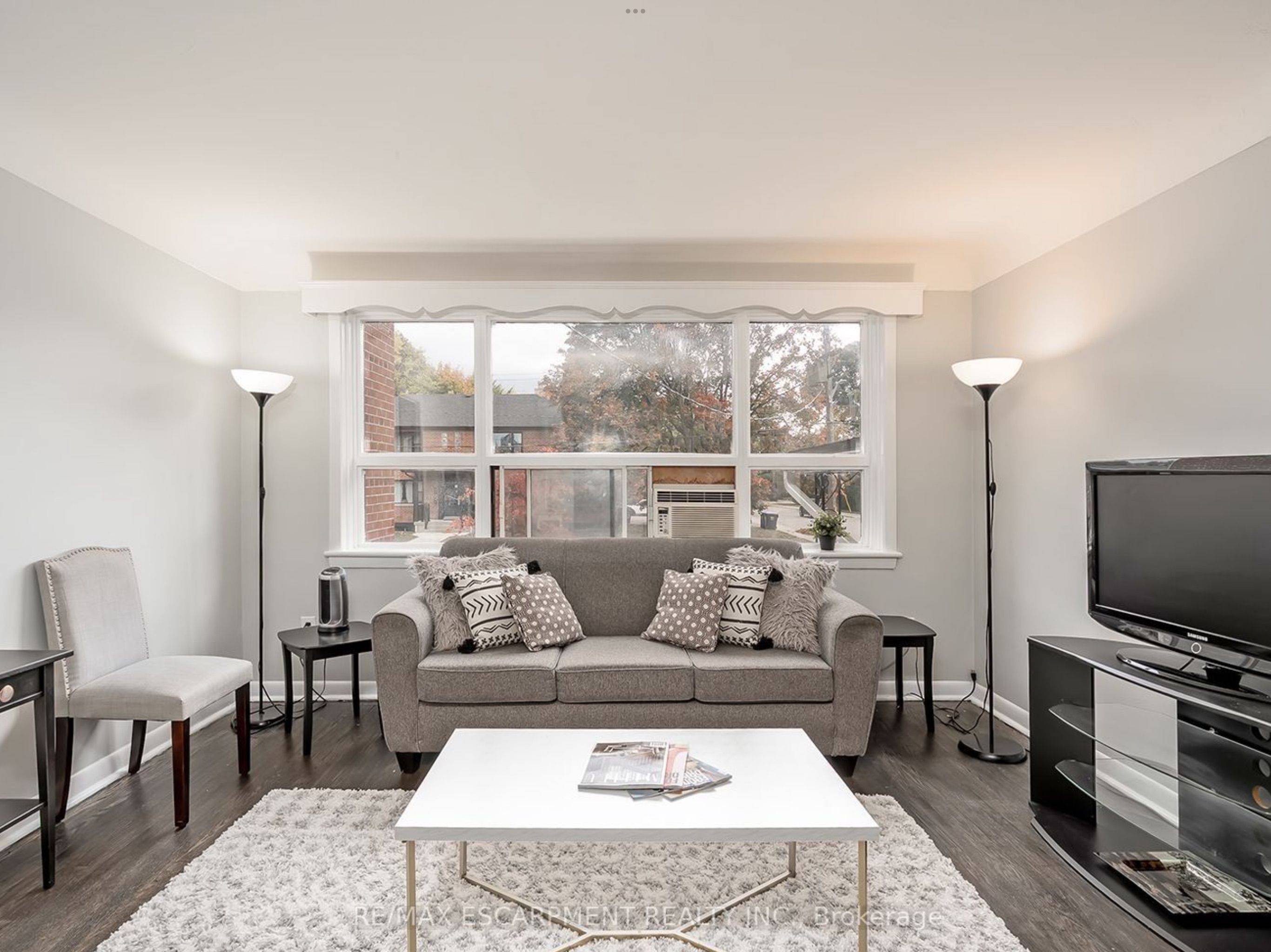 Burlington, ON L7R 1G4,2128 Harris CRES #10