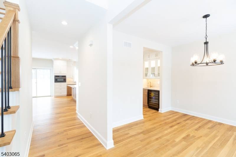 Edison Twp., NJ 08837,86 Albert Ave