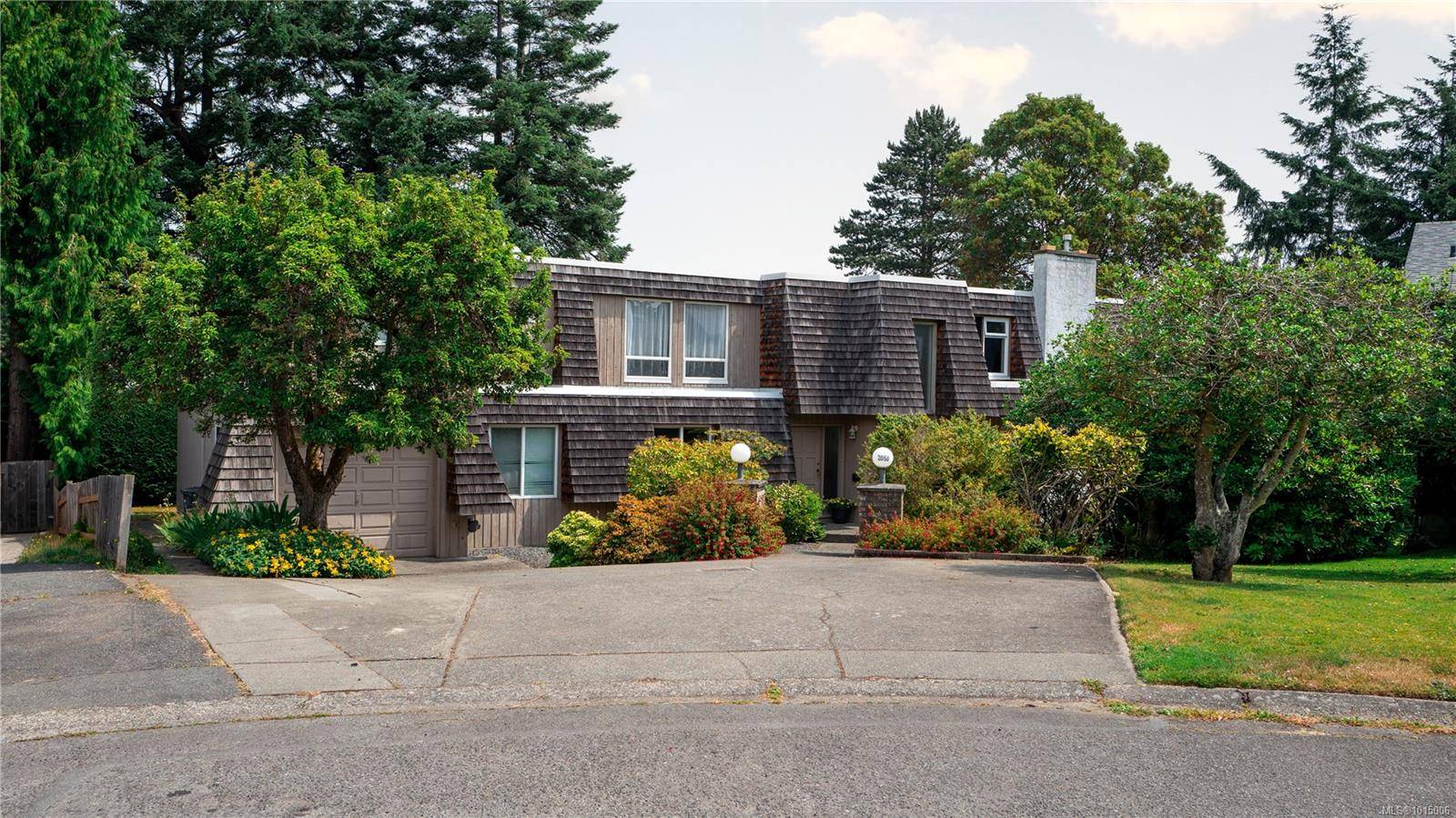 Saanich, BC V8N 4S4,2059 Saltair Pl