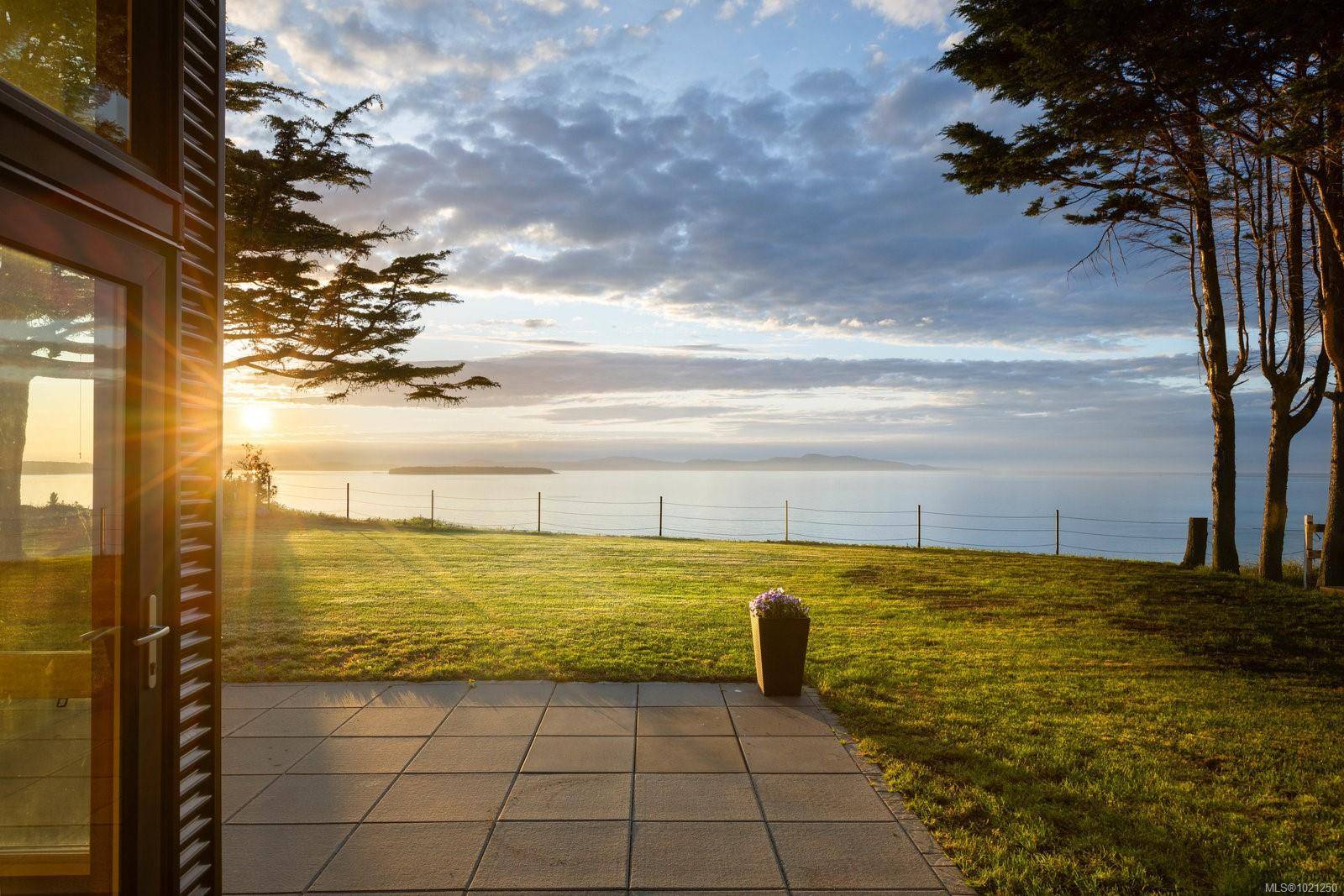 Central Saanich, BC V8M 1W7,3300 Livesay Rd