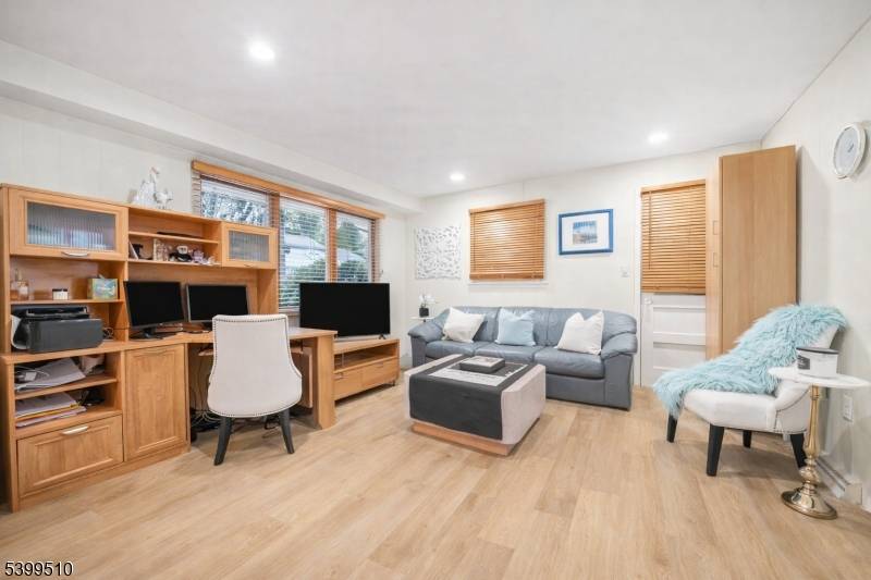 Wayne Twp., NJ 07470,12 Clinton Ln