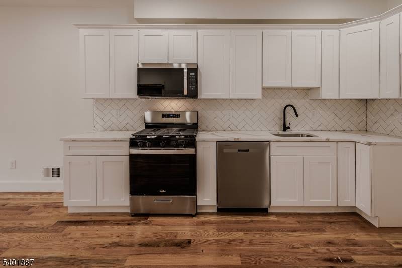 Newark City, NJ 07108,29 Kent St