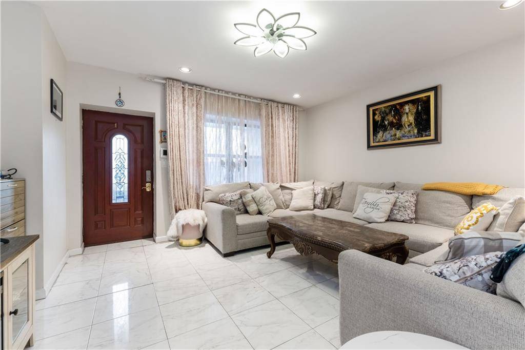 Brooklyn, NY 11209,9424 Fort Hamilton Pkwy