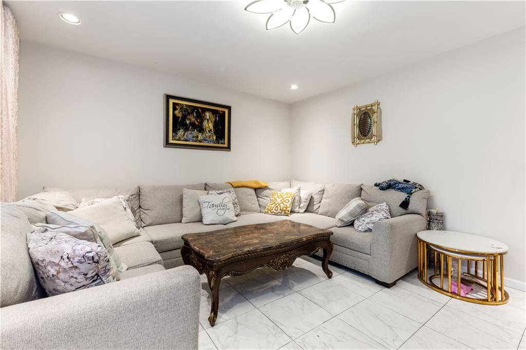 Brooklyn, NY 11209,9424 Fort Hamilton Pkwy