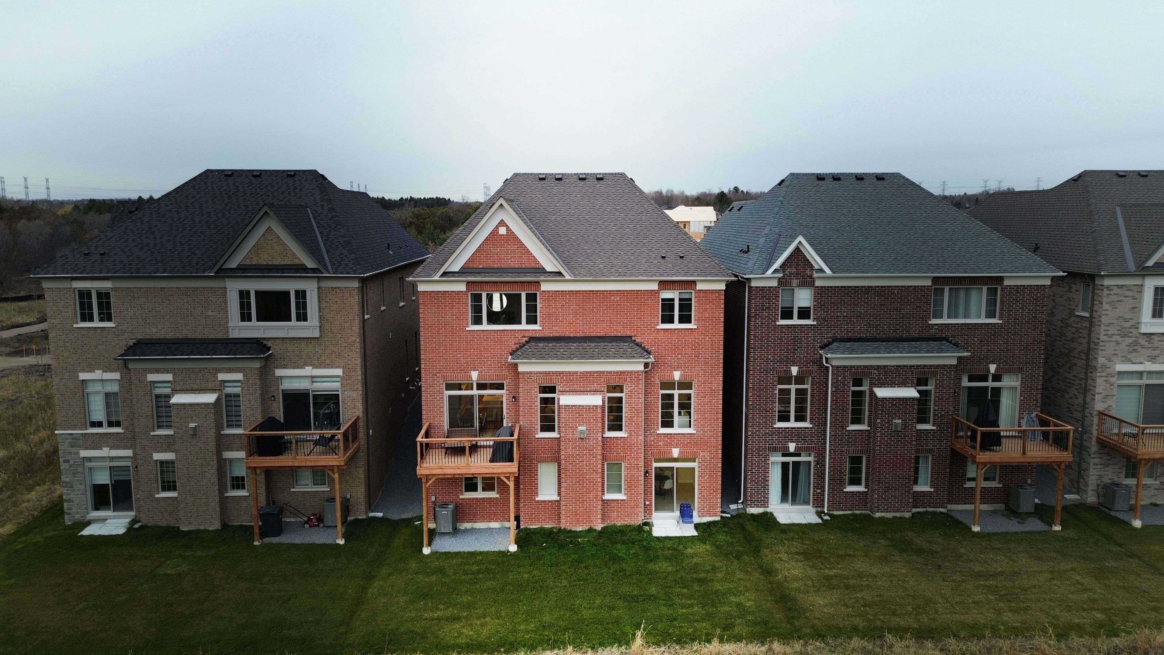 Whitby, ON L1P 1Y4,7 Spring Garden CT