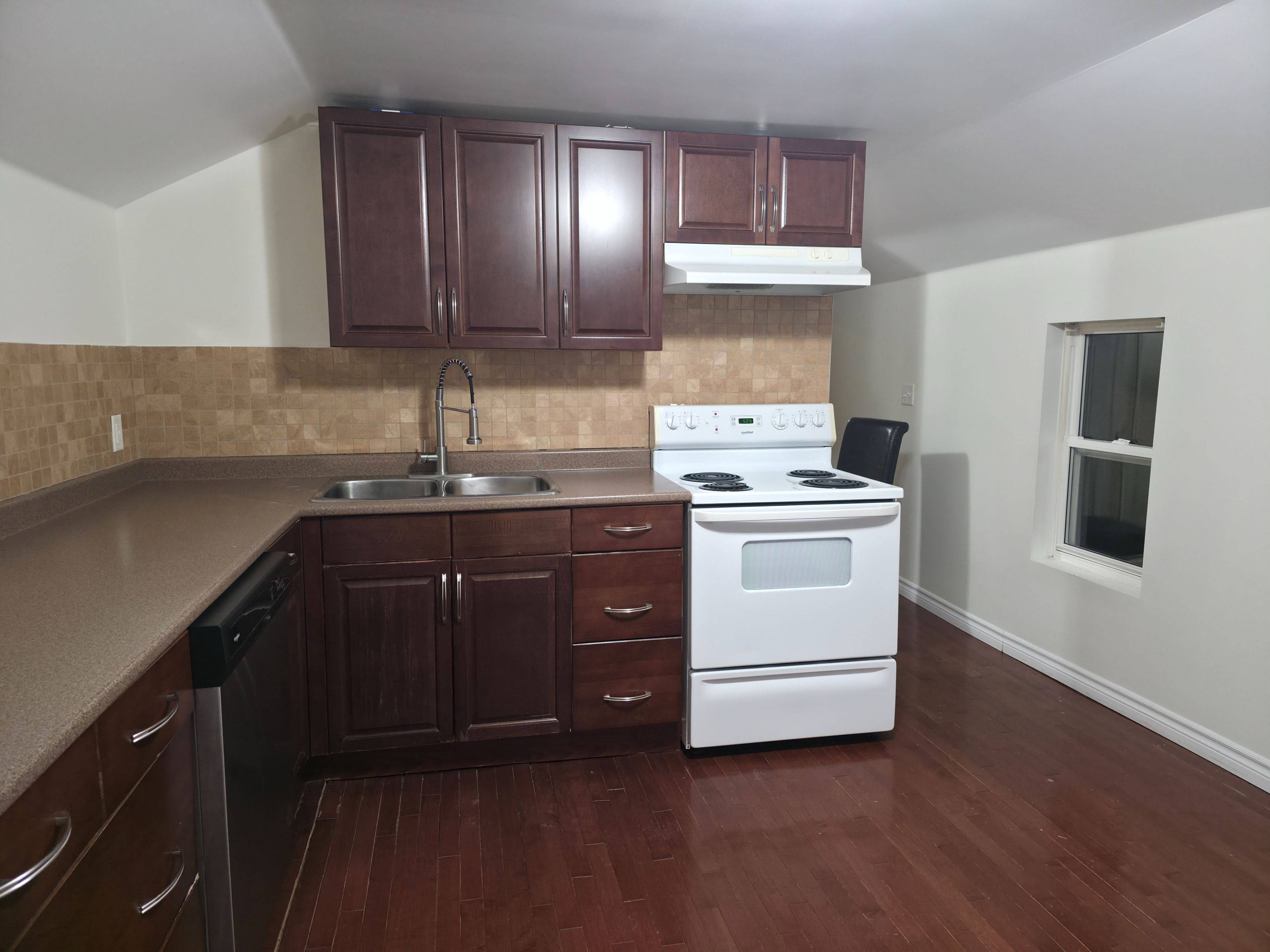 Clarington, ON L1C 2Z2,7 Division ST