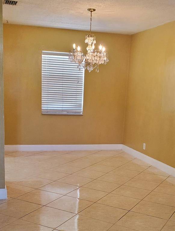 North Miami Beach, FL 33162,930 NE 160th St